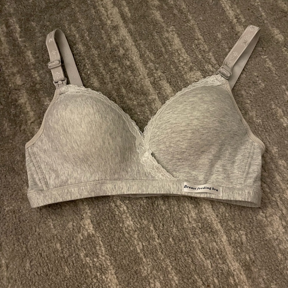Woman’s Breast Feeding Bra
